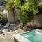 LHP Suite Executive Design Cottage Capri