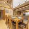 6 Courtyard Barn