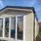 Impeccable 3-Bed Caravan in Clacton-on-Sea - Clacton-on-Sea