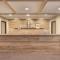 Country Inn & Suites by Radisson, Pella, IA