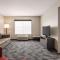 Country Inn & Suites by Radisson, St. Cloud East, MN - Saint Cloud