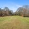 Chickens, great walks & local pubs, Games Room and Free Parking