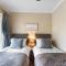 Chickens, great walks & local pubs, Games Room and Free Parking