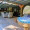 Bohemian included boat supboards and pool 5 minutes by boat from parking to the bohemien