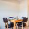 Bright, Modern Apartment in City Centre with Private Driveway Parking
