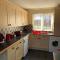 Three double bedrooms detached house, 5 minutes walk to the beach and with private parking, perfect for a family!