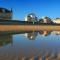 Les sables dor Grand apt lumineux bien équipé 1er étage vue panoramique sur campagne près superette, à 600 m plage proche Omaha Beach et pointe du Hoc parking gratuit, garage à disposition