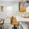 Private Patio - 5 mins to Forsyth & DT - Sleeps 10 - Savannah