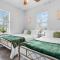 Private Patio - 5 mins to Forsyth & DT - Sleeps 10 - Savannah