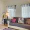Downtown Oakland Studio, 6 Mi to Toll Plaza Beach!