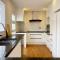 7BR 3BH Beach Escape. 2 min to Browns Bay Beach