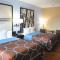 Super 8 by Wyndham Galveston - Galveston