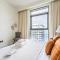 Sea-Front Unique Retreat With Balcony in Marina - Dubaj