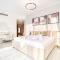 Downtown Luxury - Stunning Burj Khalifa & Sea View - 5 Minutes Walk to Dubai Mall