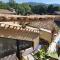 LExquishette de Lourmarin, un nid sur les toits.