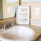 NEW Sunny Escape! Enjoy TV by your Private Pool Mins from Disney