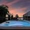Lake Luxe Equine, Waterfront, Screened-in Pool, Hot Tub - Lake Views! Hosted By Relaxtay