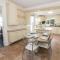 11 Glyn Garth Mews