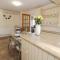 11 Glyn Garth Mews