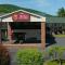 Clarion Inn & Suites at the Outlets of Lake George - Lake George