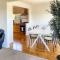 Large 4BR haven with lake views