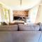 Large 4BR haven with lake views