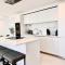 Quiet Clifftop luxury apartment with partial seaviews