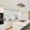 Quiet Clifftop luxury apartment with partial seaviews