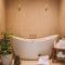 Luxury, Castle View Apartment! Free Spa , Windsor Town Centre