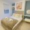 New King-size bed en-suit, luxury refurbished home