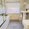 New King-size bed en-suit, luxury refurbished home
