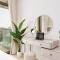Luxe 1-Bedroom Elegance in Palace Residences - Dubaj