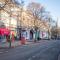 Elliot Oliver - Deluxe Two Bedroom Apartment With Parking & EV Charger