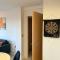 MCR 1BR Getaway with Rooftop Access & Prime Location