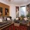The Holyrood Park Hideaway is a Lush & Arty 2 Double Bed Apartment