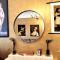 Holyrood Park: Lush & Arty 2 Double Bed Flat - Edinburgh