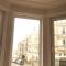 Holyrood Park: Lush & Arty 2 Double Bed Flat - Edinburgh