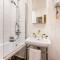 Holyrood Park: Lush & Arty 2 Double Bed Flat - Edinburgh
