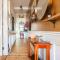 Holyrood Park: Lush & Arty 2 Double Bed Flat - 爱丁堡
