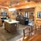4BR/3Bth family cabin with a hot tub, sleeps 14