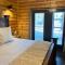 4BR/3Bth family cabin with a hot tub, sleeps 14