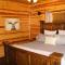 4BR/3Bth family cabin with a hot tub, sleeps 14