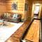 4BR/3Bth family cabin with a hot tub, sleeps 14