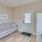 Lake Ozark Apartment with Balcony Less Than 1 Mi to Water! - بحيرة أوزارك