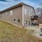 Lake Ozark Apartment with Balcony Less Than 1 Mi to Water! - بحيرة أوزارك