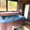 4BR/3Bth family cabin with a hot tub, sleeps 14