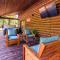 4BR/3Bth family cabin with a hot tub, sleeps 14