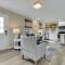 Coastal 3BD Bungalow One Block from Scenic Walkway - أوك آيلاند
