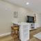 Coastal 3BD Bungalow One Block from Scenic Walkway - أوك آيلاند
