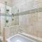 Oceanfront, Luxury Remodel, Pool, Walk To Dining
